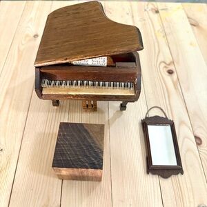 Miniature Living Room Piano & Hanging Mirror Dollhouse Furniture Accessories Set